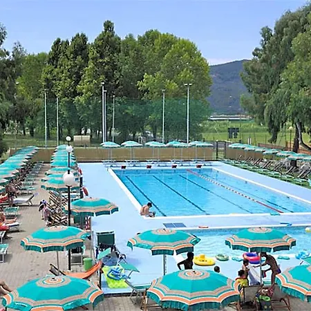 호텔 Isa-residence With Swimming Pool In Luni Mare, With Air Conditioning And Private Outdoor Area 오르토노보