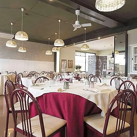 Isa-residence With Swimming Pool In Luni Mare, With Air Conditioning And Private Outdoor Area 호텔 오르토노보