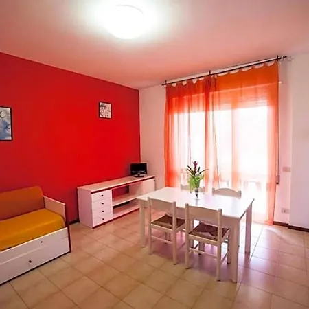 Isa-residence With Swimming Pool In Luni Mare, With Air Conditioning And Private Outdoor Area 호텔