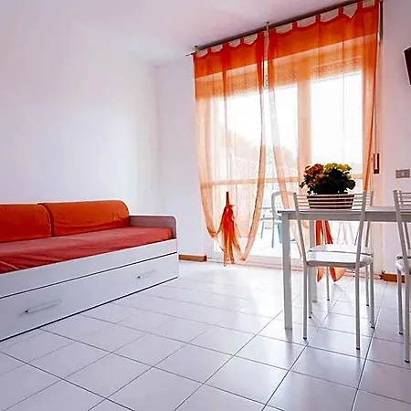 Isa-residence With Swimming Pool In Luni Mare, With Air Conditioning And Private Outdoor Area 오르토노보