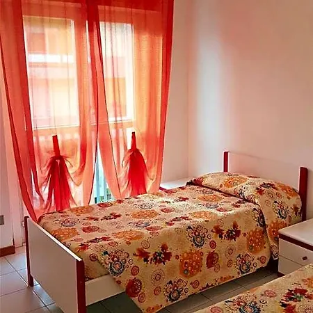 Isa-residence With Swimming Pool In Luni Mare, With Air Conditioning And Private Outdoor Area