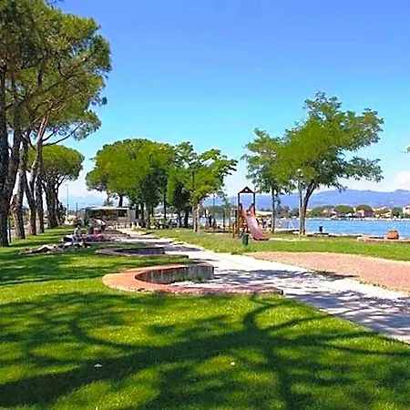 호텔 Isa-residence With Swimming Pool In Luni Mare, With Air Conditioning And Private Outdoor Area