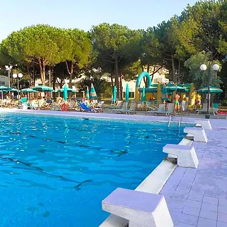 Isa-residence With Swimming Pool In Luni Mare, With Air Conditioning And Private Outdoor Area 3*