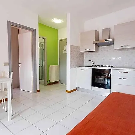 Isa-residence With Swimming Pool In Luni Mare, With Air Conditioning And Private Outdoor Area 호텔
